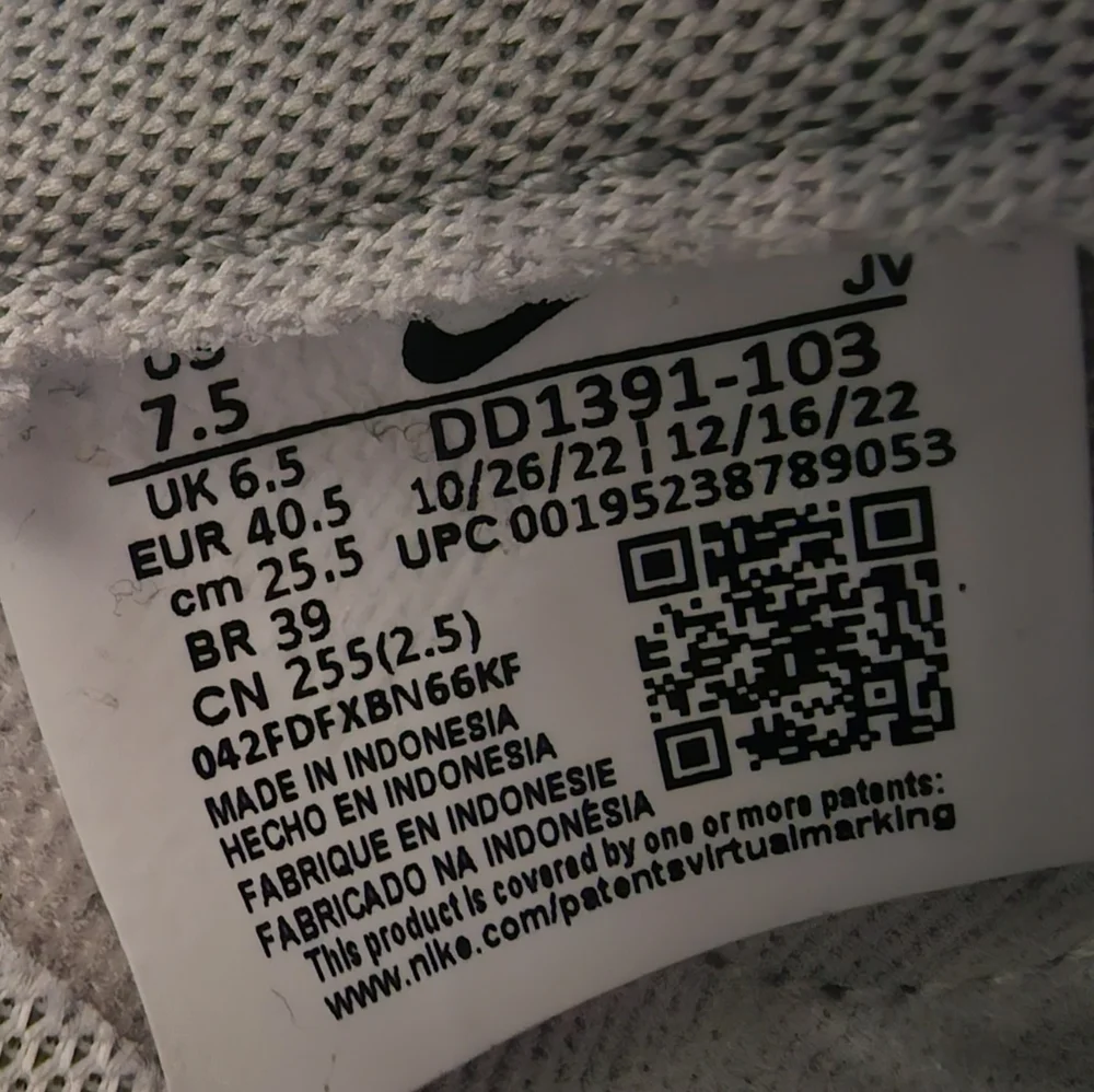 Nike Dunks - Picture 3 of 5